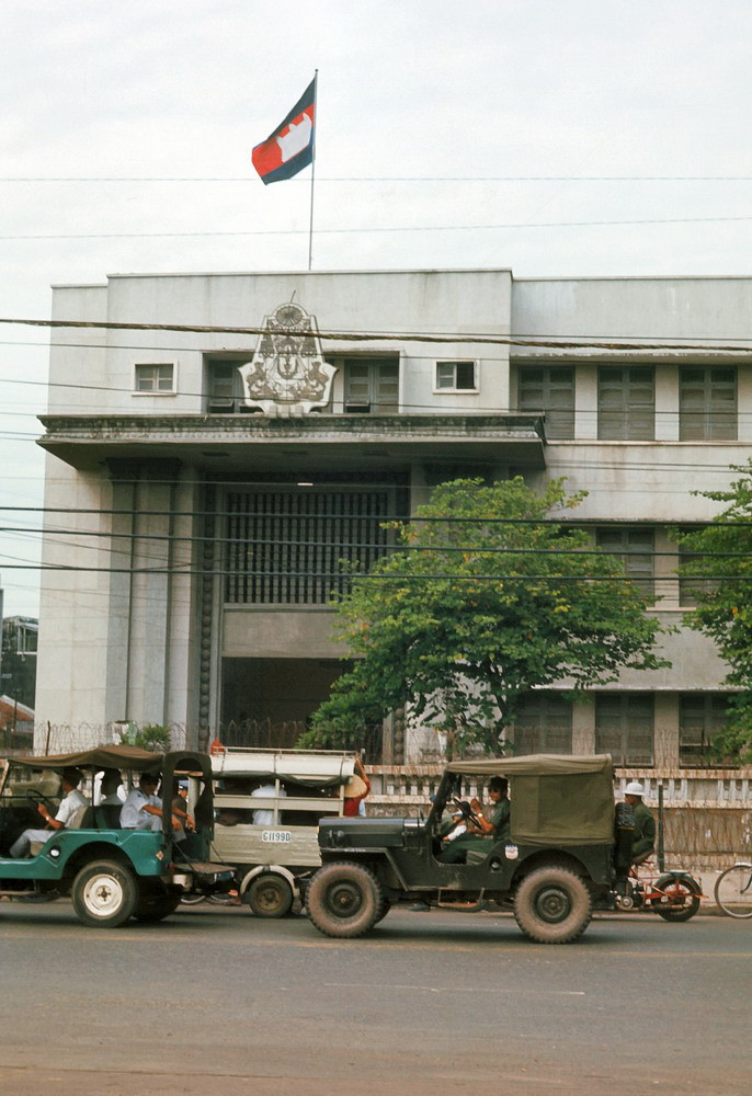 Tòa Đại sứ Campuchia ở góc đường Lê Văn Duyệt - Phan Đình Phùng (Cách Mạng Tháng Tám - Nguyễn Đình Chiểu).