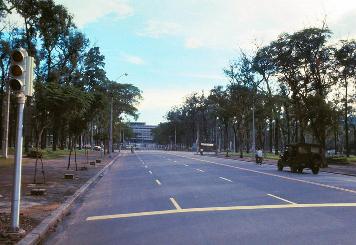 Đại lộ Thống Nhất (nay là đường Lê Duẩn) với Dinh Độc Lập ở phía cuối.