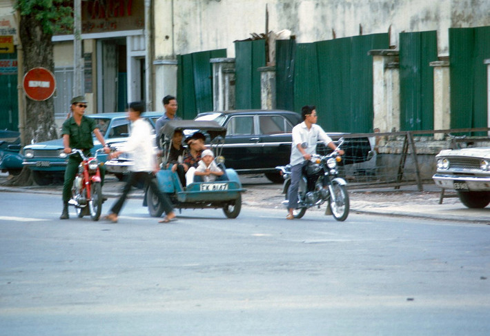 Góc đường Pasteur - Hàm Nghi, cạnh Tòa đại sứ Đài Loan.