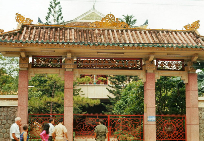 Cổng chùa Xá Lợi.