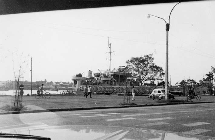 Bến Bạch Đằng, Sài Gòn năm 1965. Hình ảnh đăng tải trên trang mạng Vietnam center and Archive của Mỹ.