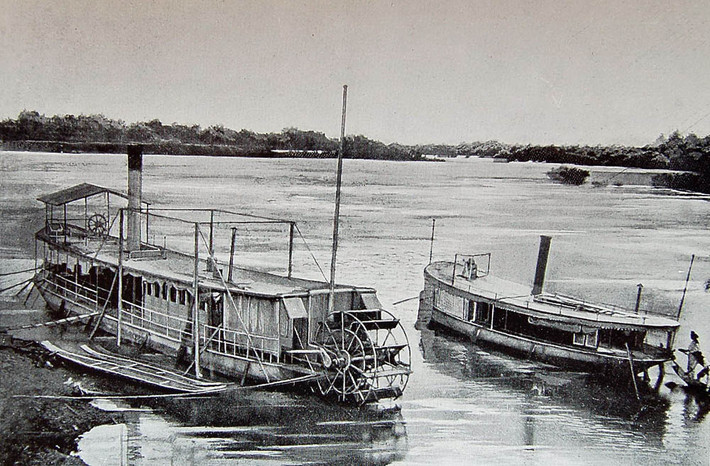 Hai con tàu mang tên "Hải Phòng" và "Hàm Luông" của Pháp trên sông Mekong ở Lào cuối thế kỷ 19. Ảnh: Belleindochine.free.fr.