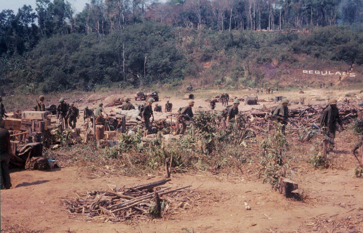 Lình Mỹ trở về căn cứ sau một cuộc càn quét. Ảnh: 1-22infantry.org.