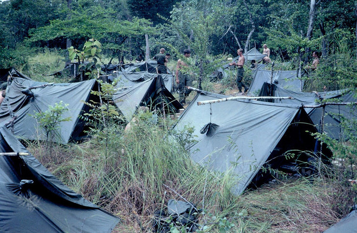 Các căn lều cá nhân của lính Mỹ tại một điểm đóng quân dã chiến. Ảnh: 1-22infantry.org.