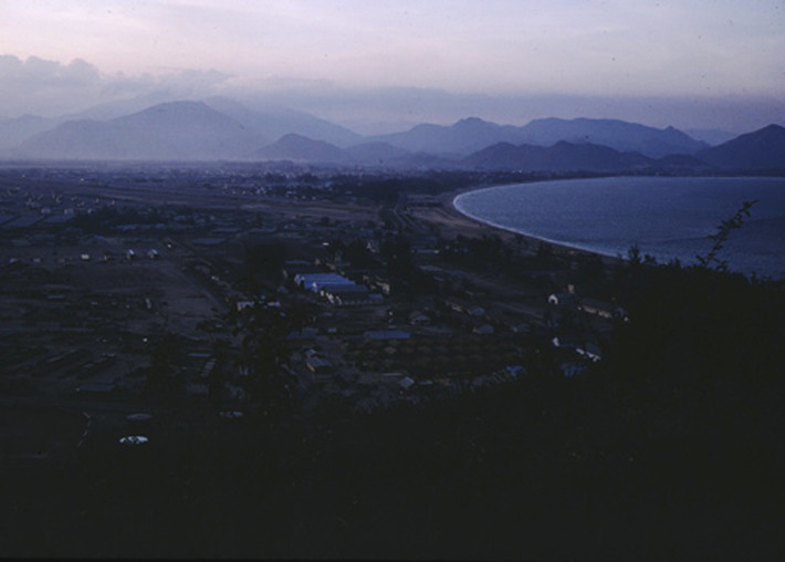 Toàn cảnh Nha Trang lúc bình minh. Ảnh: Vietnam Center & Archive.
