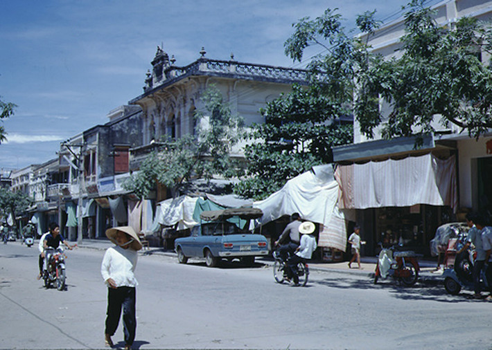 Đường phố ở trung tâm Nha Trang. Ảnh: Vietnam Center & Archive.