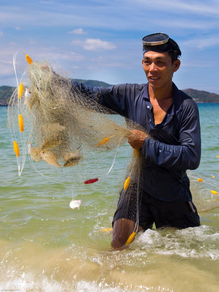 Những chú cá trong mẻ lưới của người dân chài. Ảnh: Jonas Anselmby/ 500px.com.