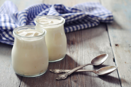 10. Sữa chua có chứa probiotic, các loại men vi sinh cực tốt cho hệ tiêu hóa.