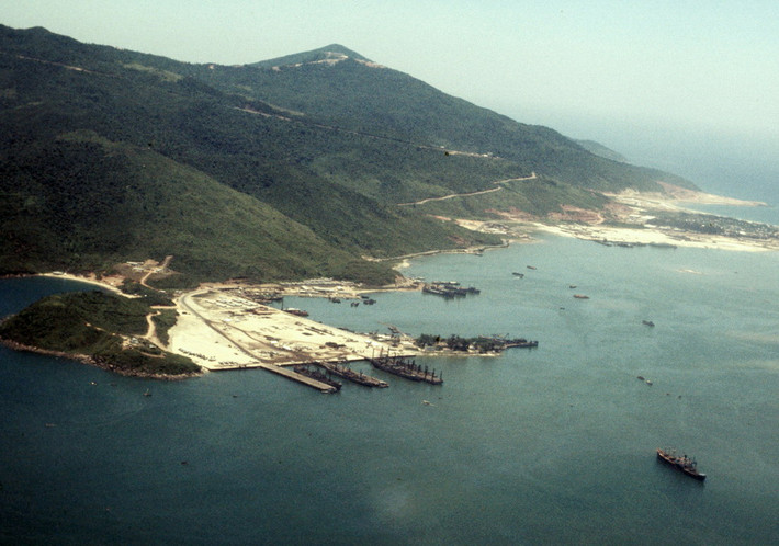 Một hình ảnh khác về cảng Tiên Sa nhìn từ máy bay. Ảnh: Ron Holder.