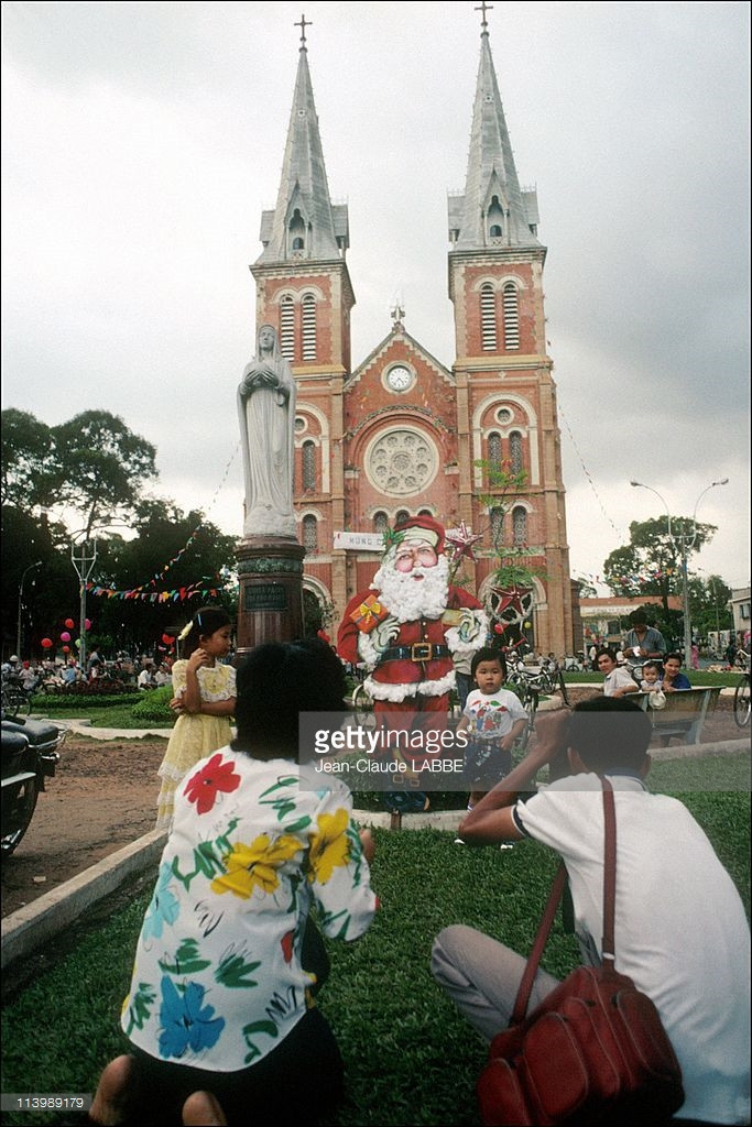 Nhà thờ Đức Bà dịp Giáng sinh 1991.