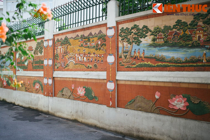 Nội dung chủ đạo của tác phẩm độc đáo này là những hình ảnh mang tính biểu tượng của Hà Nội và các khung cảnh thân quen của làng quê Bắc Bộ thời xưa.