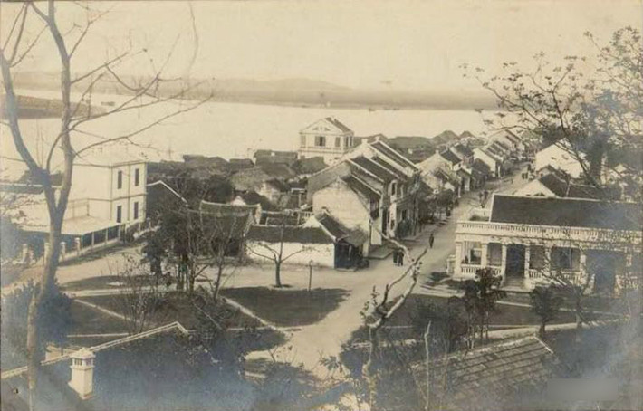 Khu vực trung tâm thị trấn Phả Lại xưa với nhiều ngôi nhà kiểu Tây.