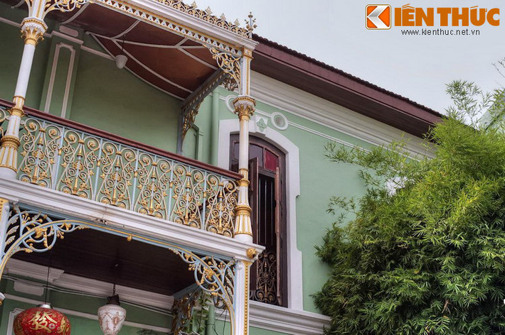 Hải Ký Sạn được xây dựng từ thế kỷ 19 và được giữ nguyên trạng cho đến nay. Công trình có vẻ ngoài đơn giản với khối nhà chính có hai tầng, các mô típ trang trí mang phong cách châu Âu.