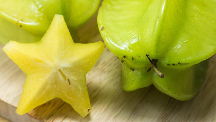 Những loại quả có hình dáng kỳ lạ luôn chứa nhiều vitamin C, kali và ít calo hơn những loại quả khác và khế cũng vậy. Khế chứa nhiều chất xơ và polyphenol – một chất kháng viêm sưng rất tốt.