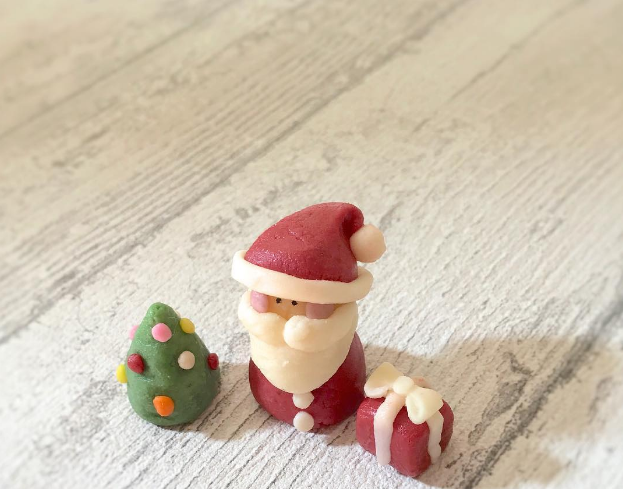 Nhưng không gì có thể dễ thương hơn ông già Noel mini này. (Nguồn ảnh: Cosmo)