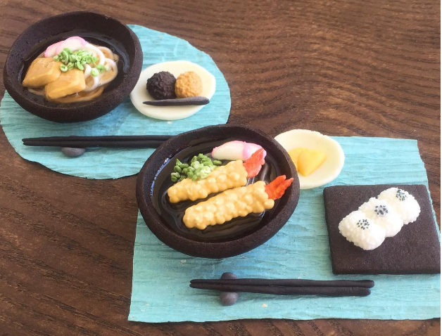 Với cách bài trí mì soba đi kèm với đậu rán như thế này thì ai cũng có sẽ nhìn ngắm mãi không chán.