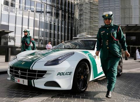 Ferrari FF có giá hơn 330.000 USD.