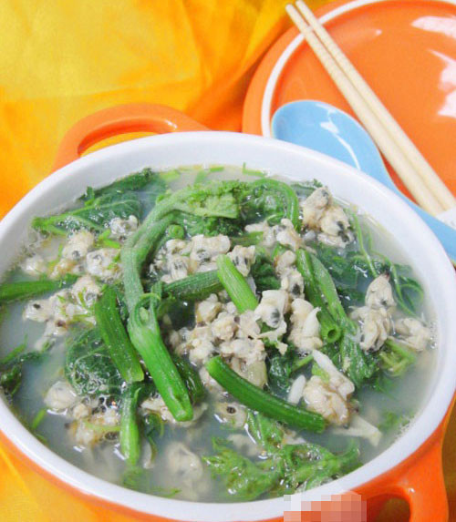 Bạn đã từng nấu canh hến chua hay nấu mồng tơi nhưng bạn đã thử canh hến nấu rau bí? Đây cũng là món ăn ngon và chế biến đơn giản. (Ảnh: phunutoday)