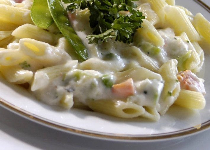 Một số xu hướng ăn uống đến rồi đi vì hại cho sức khỏe và pasta trắng gần như đứng đầu danh sách. Pasta trắng làm từ bột mì tinh chế, không giống như pasta thường làm từ lúa mì nguyên hạt. Vào những năm 1980, người ta chỉ thích ăn pasta trắng với sốt marinara và chắc chắn không kèm theo dầu oliu vì sợ béo.