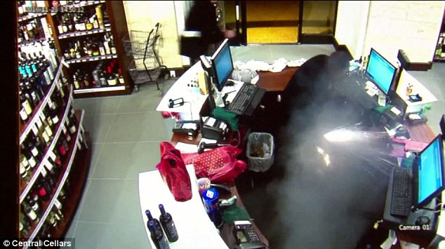 Otis cho biết các bác sĩ vẫn chưa đánh giá được hết mức độ nghiêm trọng của vết thương, điều này khiến anh rất lo lắng không biết mình có sử dụng tay phải được như cũ không, có đi lại như cũ được không.