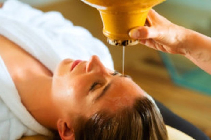 Chưa biết thực hư hiệu quả ra sao nhưng có 2 câu hỏi được đặt ra là liệu làm đẹp bằng nước tiểu có vệ sinh không và có khiến khuôn mặt bốc mùi hay không. Về lý thuyết, nước tiểu là vô trùng nhưng nghiên cứu cho thấy nước tiểu có chứa một lượng vi khuẩn nhất định, kể cả khi không bị nhiễm trùng đường tiết niệu.