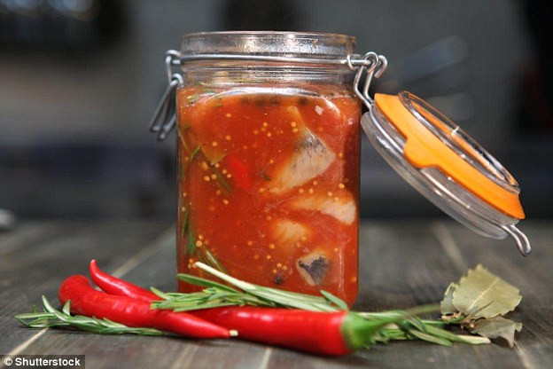 Kế hoạch hành động đối với carbohydrate cụ thể như sau: Nên bổ sung khoảng 45-60% năng lượng đầu vào từ cac loại carb tốt như rau xanh và các loại có chỉ số GI thấp (chẳng hạn như pasta trắng, cơm trắng, khoai lang và các loại đậu. Nên tránh xa những thực phẩm có chứa sắt. Duy trì thói quen ăn chậm và ăn carb vào cuối bữa.
