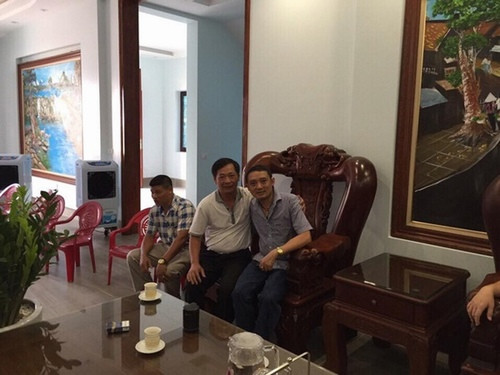 Chiến Thắng cho hay, anh bỏ ra 5 tỷ làm ngôi nhà và gần 2 tỷ để mua xe ô tô, phục vụ cho việc đi diễn.