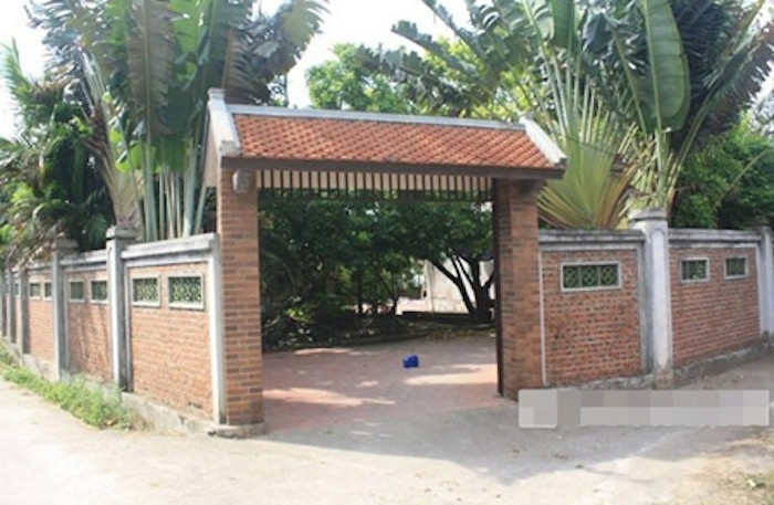 Ngôi nhà của Xuân Hinh nổi bật ở vùng quê yên tĩnh.