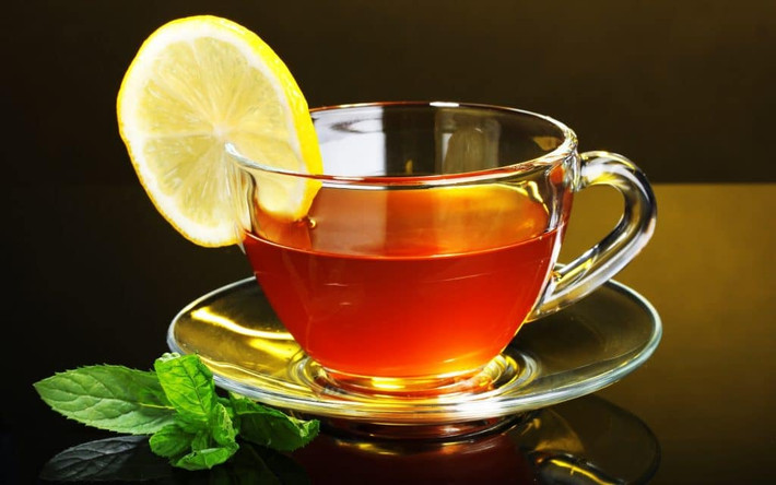 Cũng chính sự kết hợp các loại thảo dược và gia vị có tác dụng hỗ trợ tiêu hóa nên uống trà Chai sau bữa ăn thì rất tốt. Khi uống vào, trà này tạo ra những chuyển động khuyến khích ở toàn bộ hệ tiêu hóa, giảm được đầy hơi, ngăn không cho những thức ăn chưa tiêu hóa đi vào đường ruột gây tiêu chảy.