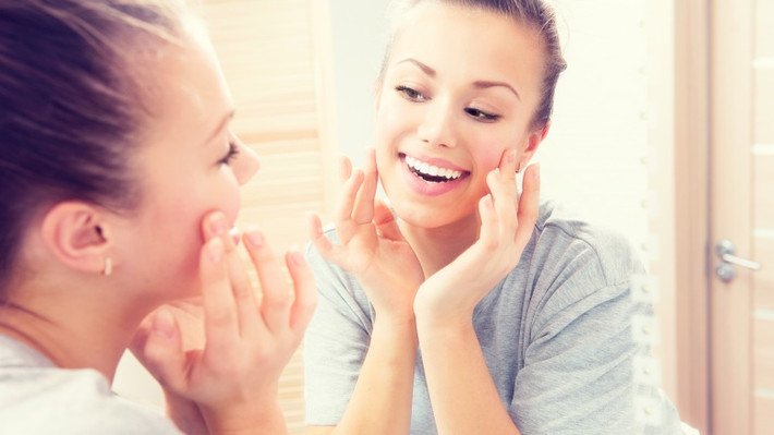 Kết quả thực sự nào cũng cần có thời gian và sự kiên trì. Bất kỳ sản phẩm nào nghe có vẻ tốt quá mức tưởng tượng đều cũng sẽ không mang lại kết quả như mong muốn. Dù là sản phẩm tốt nhất thì cũng cần thời gian từ 4-8 tuần để tạo ra sự thay đổi có thể nhận thấy trên làn da vì làn da phải trải qua một chu trình đầy đủ thì mới tái tạo được những tế bào mới.