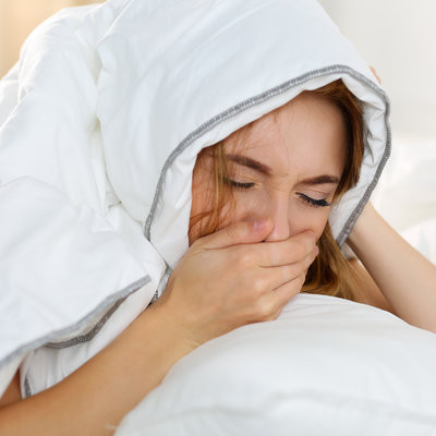 Thỉnh thoảng cơn ho có thể là dấu hiệu của một số bệnh nghiêm trọng hơn như bị viêm hô hấp lan tới phổi khiến túi khí ở phổi chứa đầy mủ, gây khó thở, khi ho cảm thấy có dịch và bị đau. Chỉ trong vài ngày nếu không được điều trị kịp thời có thể gây nguy hiểm.