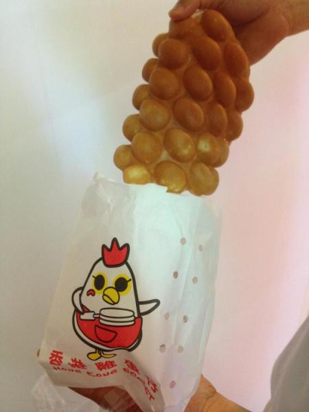 Bánh trứng Hongkong còn có tên gọi là “eggette” nghĩa là những quả trứng nhỏ xíu ban đầu cũng gây bão nhưng khi cung và cầu bão hòa thì thì món ăn không được đánh giá cao vì mua đâu cũng được.