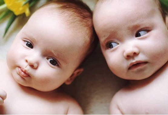 Thống kê cho thấy cứ 1.000 ca sinh đẻ thì có 1,6 ca đa thai, đây là tỉ lệ mang đa thai cao nhất được ghi nhận từ trước tới nay. Trong số các ca mang đa thai thì có tới gần nửa các bà mẹ tương lai có chỉ số cơ thể BMI vượt ra ngoài khung an toàn, 20% trong số đó được xác định là béo phì và 26% thừa cân.