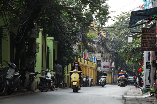 Búi dây cáp điện “khổng lồ” hơn dài 1km trên đường Trần Bình (quận Cầu Giấy)