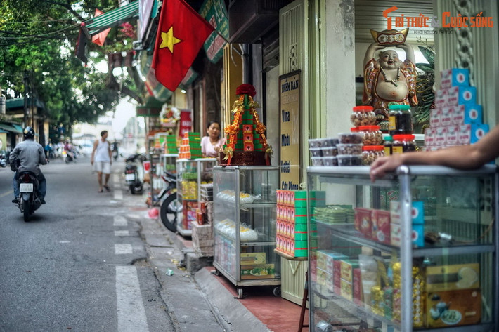 Cụ thể, ở huyện Thọ Xương có 18 phường gồm: Yên Thọ, Hà Khẩu, Báo Thiên, Đông Hà, Đồng Xuân, Đông Tác, Đông Các, Cổ Vũ, Xã Đàn, Đồng Lạc, Thái Cực, Diên Hưng, Khúc Phố, Phục Cổ, Phúc Lâm, Kim Hoa, Hồng Mai, An Xá. Ảnh: Phố Hàng Than.