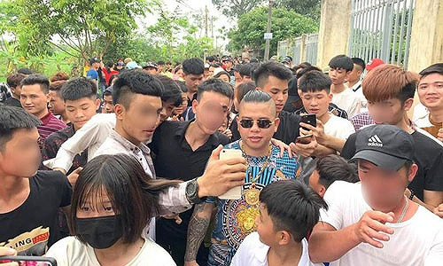 Ngày 18/4, TAND TP Bắc Ninh đưa Dương Minh Tuyền (31 tuổi, ở phường Kinh Bắc) ra xét xử và tuyên phạt 32 tháng tù đối với anh này về các tội Gây rối trật tự công cộng và Hủy hoại tài sản.