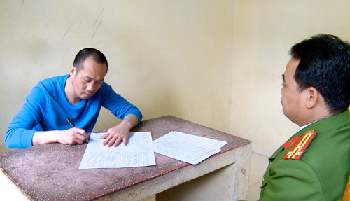 Ngày 24/3/2019, Công an TP Thanh Hóa phối hợp với các đơn vị nghiệp vụ chức năng Công an tỉnh Thanh Hóa bắt giữ Nguyễn Anh Tuấn (Tuấn “thần đèn”). Theo cơ quan công an, Tuấn “thần đèn” bị bắt để phục vụ điều tra liên quan đến các hành vi gây rối trật tự công cộng và sử dụng vũ khí quân dụng trái phép.