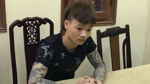 Tại thời điểm bắt giữ, Khá có phản ứng dương tính với ma túy. Tại nhà Khá, cảnh sát thu giữ một số giấy tờ vay mượn liên quan đến hoạt động tín dụng đen và ghi lô đề.