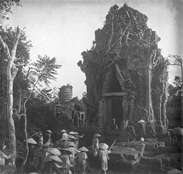 Mặt Bắc của cụm tháp trung tâm, lúc mới khai quật còn khá nguyên vẹn. Các nghiên cứu cho thấy, khu Phật viện Đồng Dương từng trải dài trên một diện tích rộng lớn, dài 326m, rộng 155m, gồm ba cụm kiến trúc được kế tiếp nhau theo trục từ Tây sang Đông.