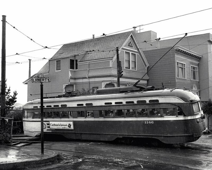 Xe điện trên đường phố San Francisco năm 1974. Ảnh: Dave Glass.