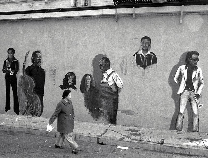 Tranh tường trên phố Keystone Korner, khu North Beach - nơi tập trung cộng đồng cư dân gốc Italia, 1979. Ảnh: Dave Glass.