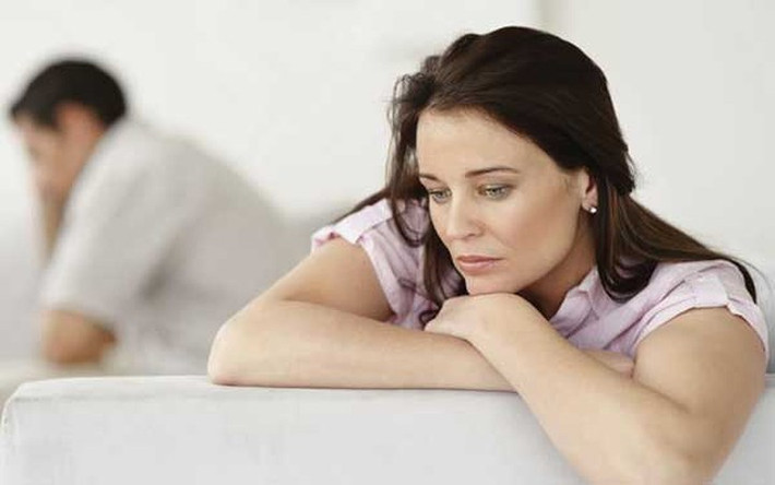 Thời kỳ mãn kinh sớm: Hầu hết các trường hợp cắt bỏ tử cung là một số tình trạng y tế và được đi kèm với việc loại bỏ buồng trứng. Trong những trường hợp như vậy, nó có thể dẫn đến mãn kinh sớm. Khi đó, phụ nữ thường thấy nóng, đổ mồ hôi ban đêm, thay đổi tâm trạng, sốt nhẹ và các triệu chứng liên quan khác.