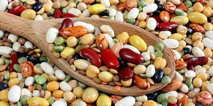 Các loại đậu tây: Một số loại đậu cũng gây ra những ảnh hưởng không tốt tới xương nếu như bạn ăn quá nhiều, bởi chúng ngăn chặn sự hình thành canxi trong xương. Chẳng hạn như đậu Ấn Độ, đậu hải quân chứa nhiều phytate gây cản trở hình thành canxi của cơ thể. Tuy nhiên, đậu cũng có nhiều giá trị dinh dưỡng khác như chất xơ, giàu magie nên có thể bổ sung cho cơ thể. Chính vì thế, người bị loãng xương nên hạn chế ăn đậu chứ không nên ngưng hoàn toàn.