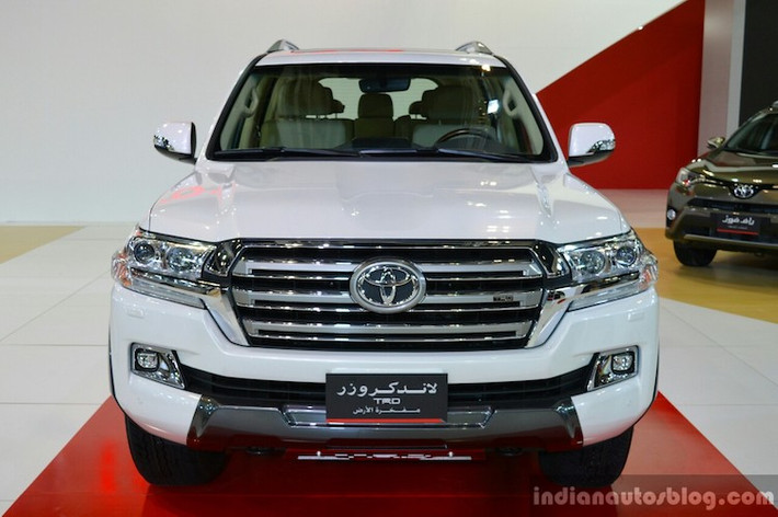 Giống như các phiên bản TRD thuộc nhiều dòng xe khác của Toyota, Land Cruiser TRD chủ yếu được nâng cấp ở bên ngoài ngoại thất. Dựa trên cơ sở phiên bản Land Cruiser cao cấp nhất tại Trung Đông là VXE, Land Cruiser TRD đã được trang bị các tấm ốp cản trước và sau TRD.
