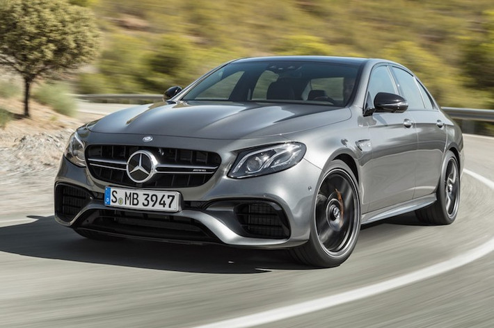 Mở đầu danh sách top 10 siêu xe mạnh nhất năm 2016 là chiếc Mercedes-AMG E63 S. Không phải là một siêu xe thực thụ nhưng phiên bản thể thao của dòng E-Class đã được Mercedes trang bị cho động cơ V8 tăng áp kép 4.0l mạnh mẽ với công suất 604 mã lực. Tuy nhiên tốc độ tối đa của xe bị giới hạn chỉ ở mức 250 km/h.