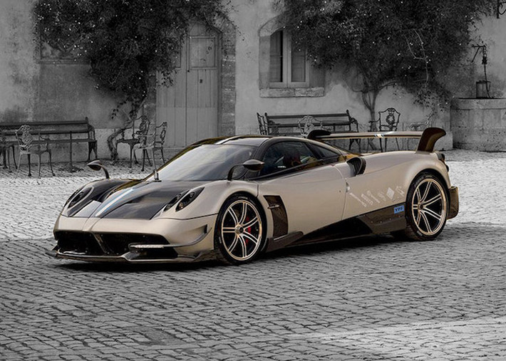 Là phiên bản hiệu năng cao của siêu xe triệu đô Pagani Huayra, Huayra BC không chỉ nhẹ hơn, có thân xe khí động học hơn mà còn mạnh mẽ hơn. Khối động cơ V12 6.0l tăng áp kép có nguồn gốc từ Mercedes-AMG trên phiên bản này đã được nâng công suất lên tới 789 mã lực.