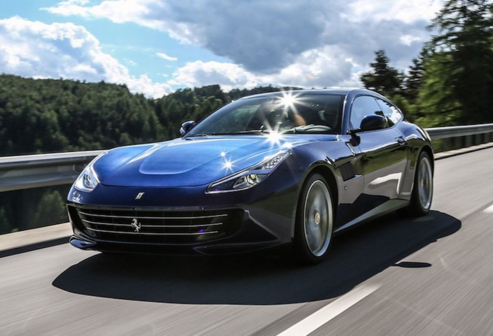 Là phiên bản nâng cấp của chiếc FF, Ferrari GTC4Lusso vẫn được trang bị động cơ V12 nạp khí tự nhiên dung tích 6.3l, nhưng có công suất được nâng lên thành 651 mã lực. Không chỉ mạnh mẽ hơn, chiếc xe còn được trang bị hệ thống lái tốt hơn và đặc biệt là có khả năng đánh lái cầu sau.