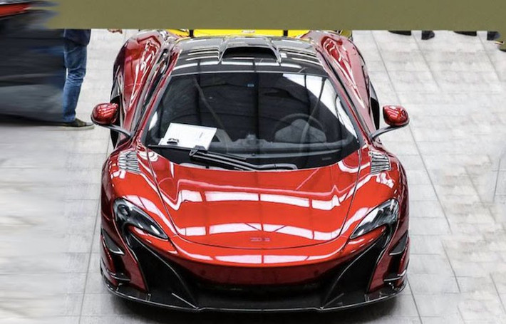 Năm 2016 là một năm thành công của McLaren khi hãng đã kỷ niệm chiếc xe thứ 10.000 được chế tạo. Tuy nhiên các "fan" của thương hiệu này sẽ dễ dàng nhớ đến chiếc 688 HS với số lượng sản xuất chỉ 25 chiếc được ra mắt trong năm nay. Vẫn được trang bị động cơ V8 3.8l tăng áp kép quen thuộc, nhưng 688 HS đã được McLaren nâng công suất lên tới 679 mã lực.
