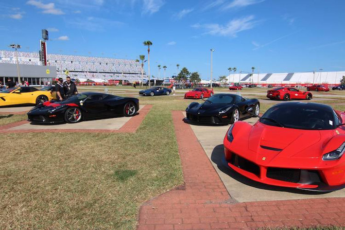 Một sự kiện lớn như Ferrari Mondiali không thể thiếu sự xuất hiện của LaFerrari - siêu xe hàng đầu của Ferrari hiện nay. Dù có số lượng giới hạn 499 chiếc nhưng tại sự kiện này, đã có không dưới 10 chiếc LaFerrari hội tụ. Ngoài ra, Ferrari Mondiali cũng là nơi Ferrari tổ chức đấu giá chiếc LaFerrari cuối cùng với số thứ tự 500.