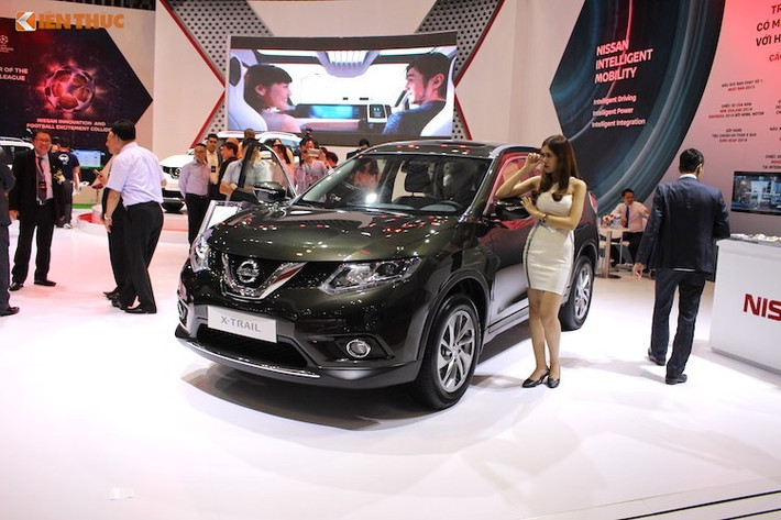 Dù chỉ mới ra mắt cuối tháng 9 vừa qua nhưng Nissan cũng "mạnh tay" khuyến mại cho dòng crossover X-Trail khi mọi phiên bản đều được tặng ngay 1 bộ định vị AVN. Ngoài ra, các phiên bản 2.5 SV 4WD và 2.0 SL 2WD còn được tặng thêm 10 triệu đồng; phiên bản 2.0 2WD được tặng 50 triệu đồng.